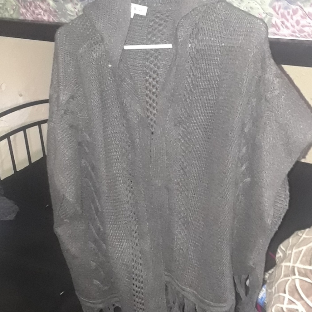 Short sleeved shawl w/ hood